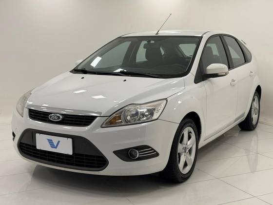 FORD FOCUS 1.6 GLX 16V FLEX 4P MANUAL FORD FOCUS 1.6 GLX 16V FLEX 4P MANUAL